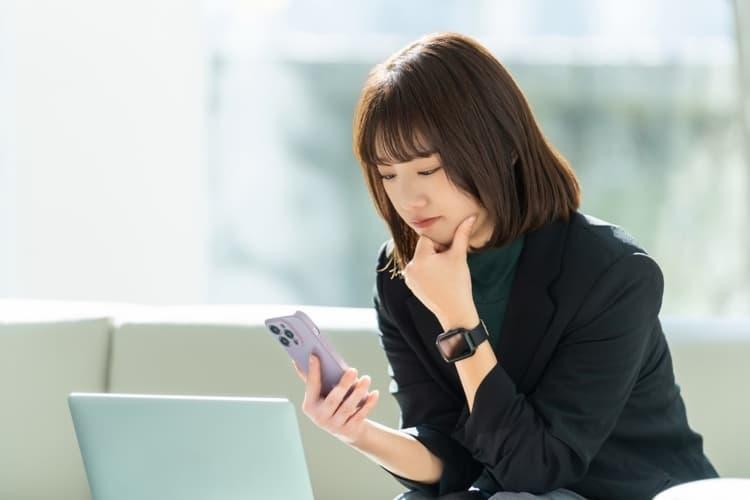 休職中に転職活動をするのは違法？バレるリスクや伝える方法を解説